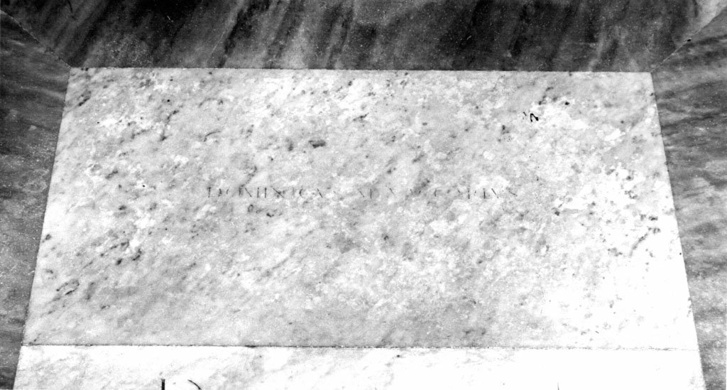 lapide tombale - ambito romano (sec. XVIII)